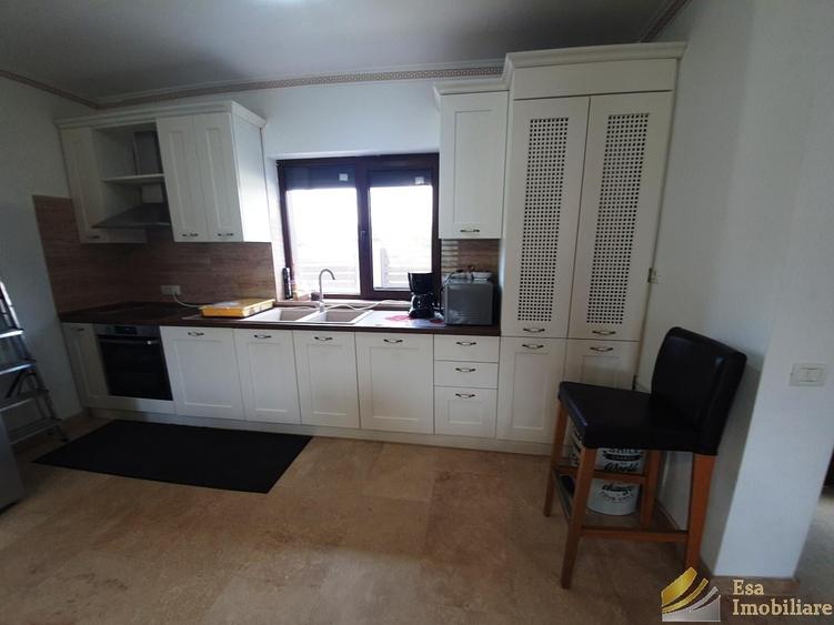 Casă cu 3 camere cu Teren 200 Mp în Sud-Vest