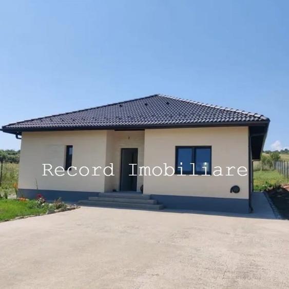 Casă individuală cu 4 camere cu Canalizare în Chinteni