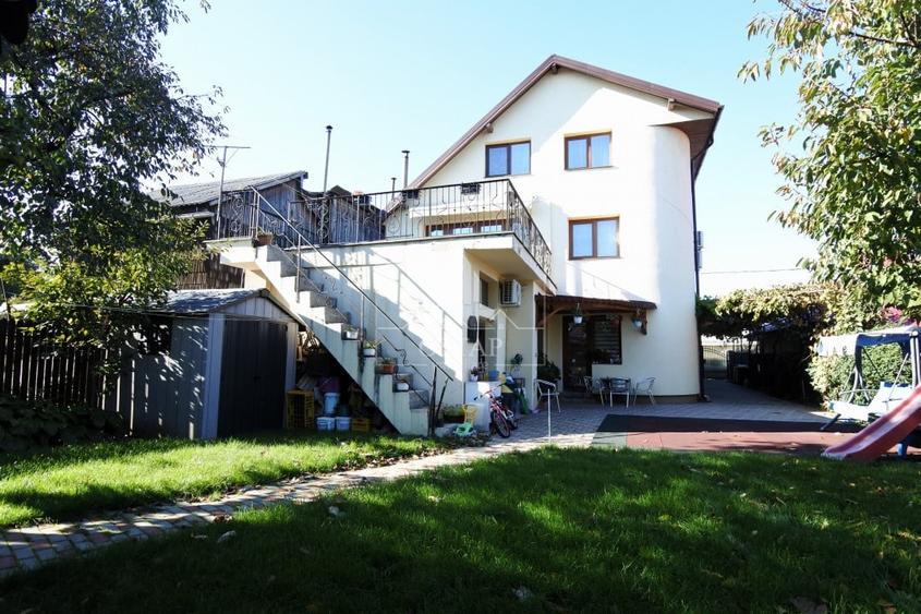Duplex cu 11 camere cu Canalizare în Tache