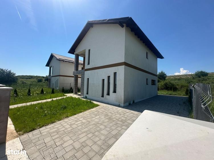 Casă cu 4 camere cu Teren 300 Mp în Câmpenești
