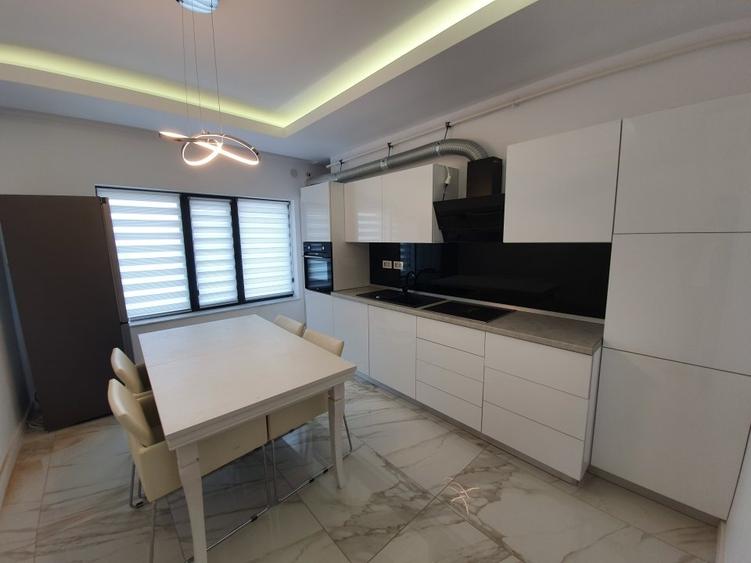 Apartament cu 2 camere decomandat în Calea București