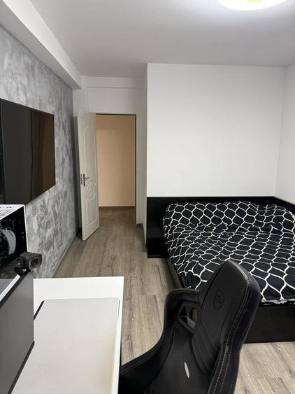 Apartament cu 3 camere decomandat, mobilat în Central