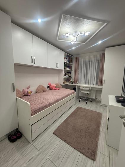 Apartament cu 3 camere decomandat, mobilat în Central