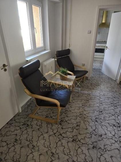 Apartament cu 2 camere semidecomandat, mobilat în P-ța Victoriei