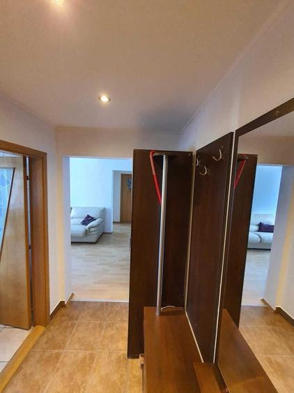 Apartament cu 3 camere semidecomandat în Parcul Circului