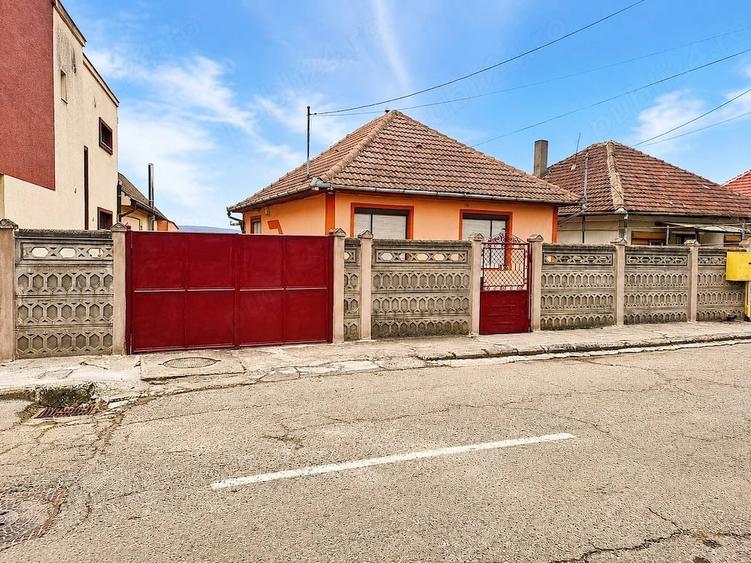 Casă cu 5 camere cu Teren 541 Mp în Hunedoara