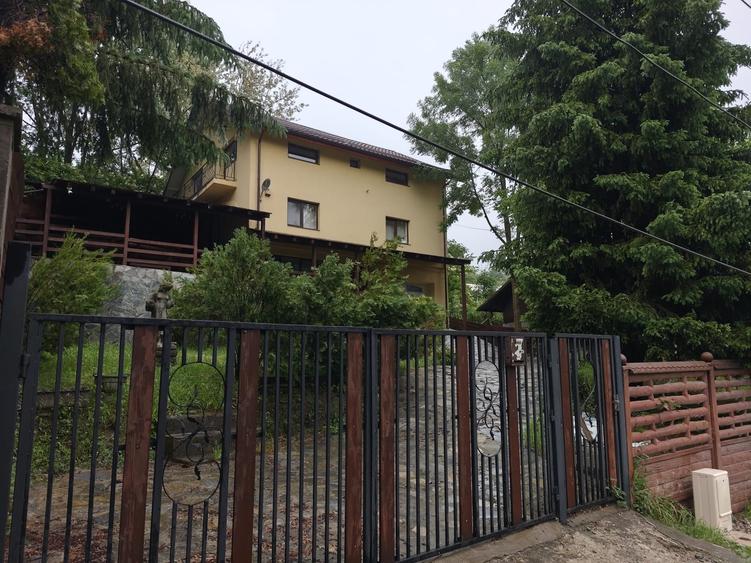 Casă individuală cu 7 camere cu Garaj în Telega