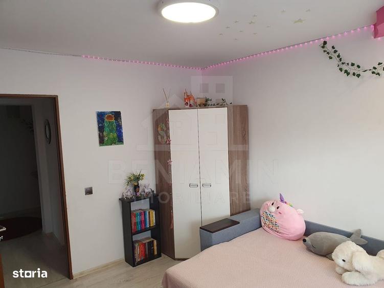 Apartament cu 4 camere decomandat în Noua