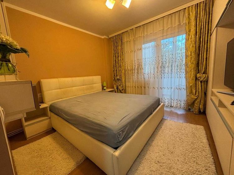 Casă cu 4 camere decomandat în Aurel Vlaicu