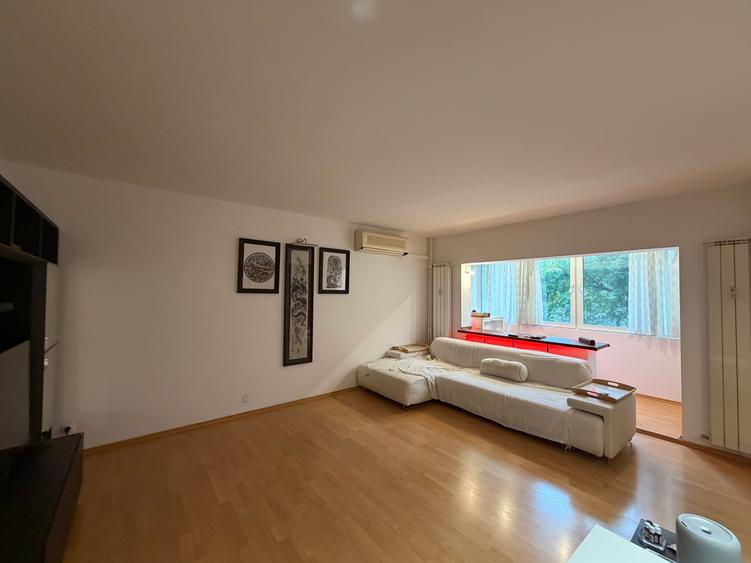 Apartament cu 4 camere decomandat în Aviației