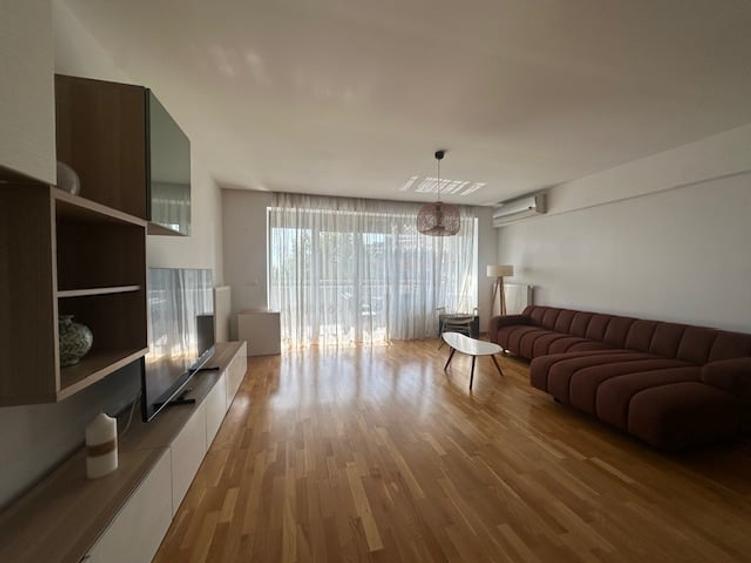 Apartament cu 3 camere semidecomandat în Sisești