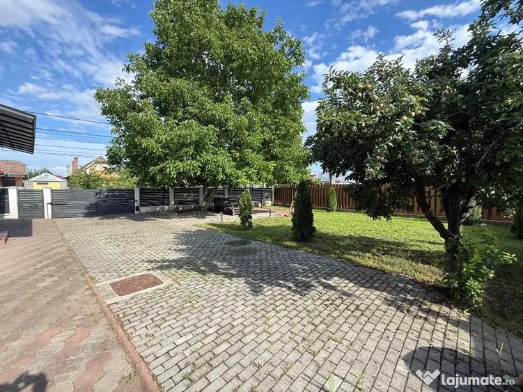 Casă cu 6 camere cu Teren 606 Mp în Central