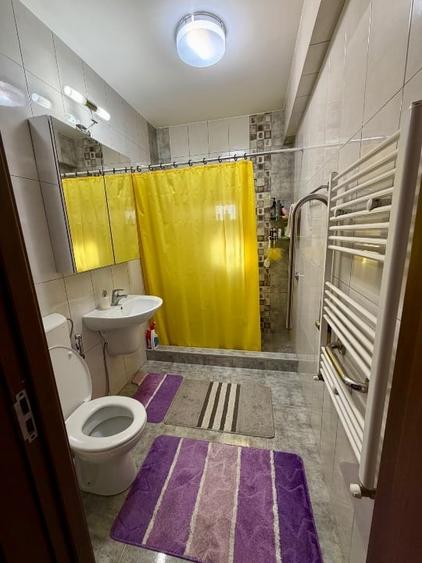 Casă individuală cu 4 camere cu Canalizare în Tunari