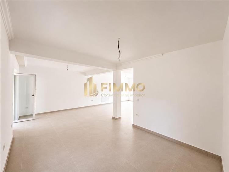 Duplex cu 4 camere cu Canalizare în Ipotești