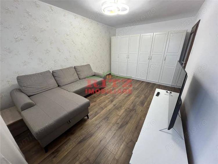 Apartament cu 3 camere decomandat în