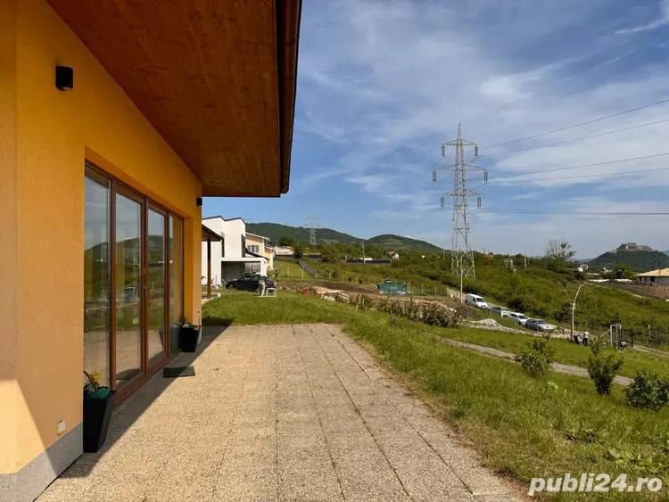 Casă cu 3 camere cu Teren 2400 Mp în Vulcan