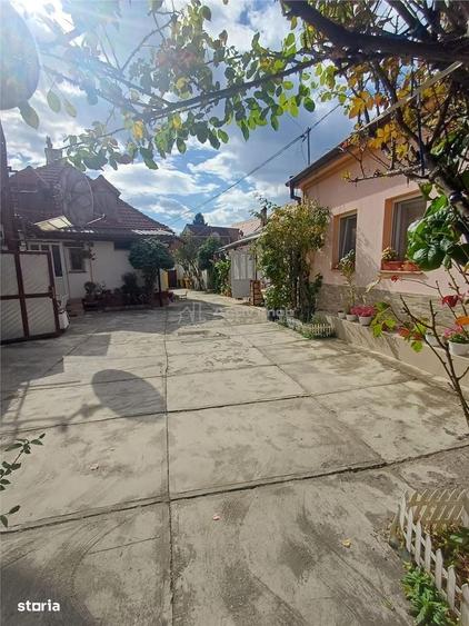 Casă cu 3 camere semidecomandat în Central