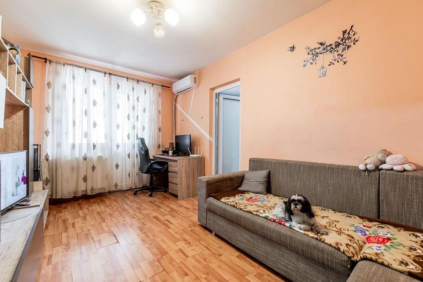 Apartament cu 3 camere semidecomandat în Aurel Vlaicu
