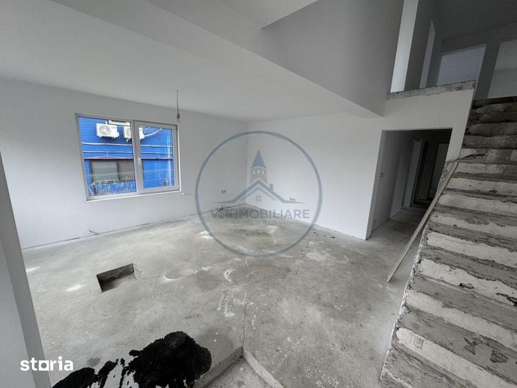 Casă cu 5 camere cu Teren 1500 Mp în Industrială