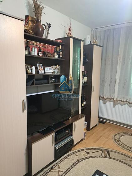Apartament cu 3 camere semidecomandat în Dâmbu Pietros — fotografia 3