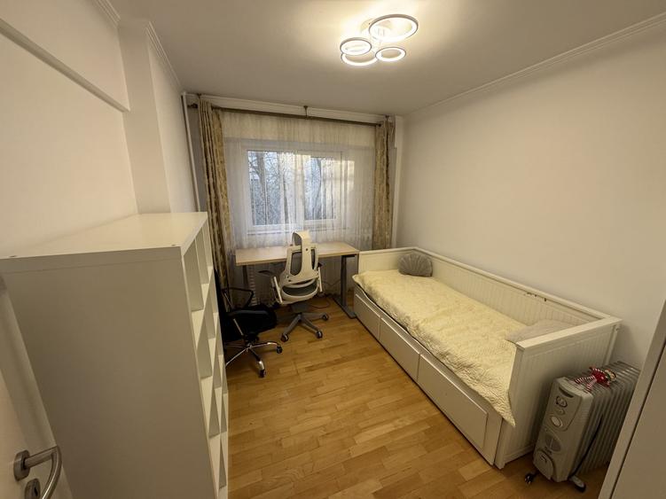 Apartament cu 3 camere decomandat, mobilat în Tineretului