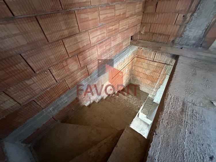 Duplex cu 5 camere cu Canalizare în Sânandrei