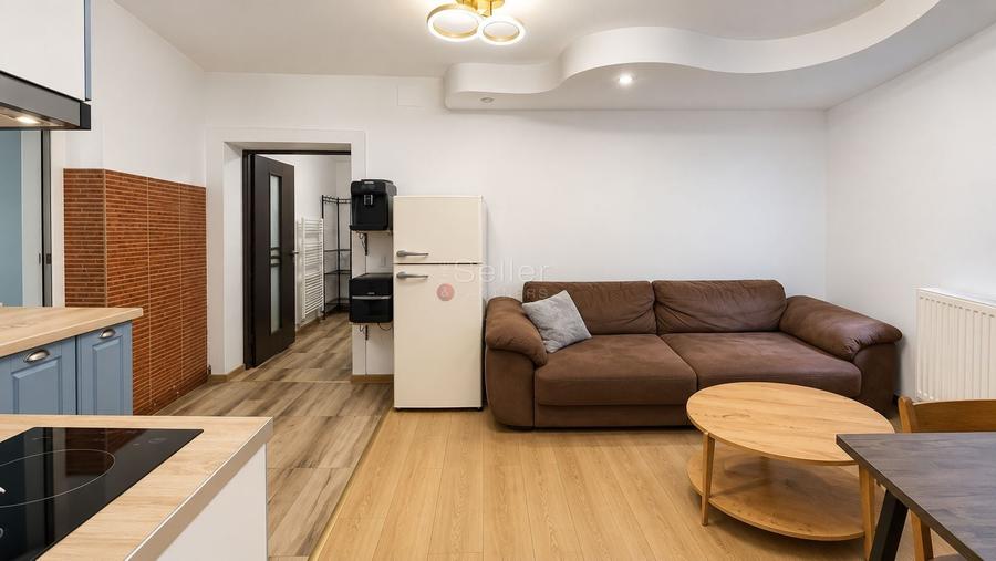 Apartament cu 2 camere semidecomandat, mobilat în Brașovul Vechi