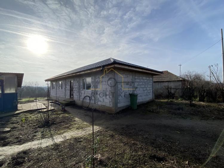 Casă individuală cu 4 camere cu Teren 1600 Mp în Petru Rareș
