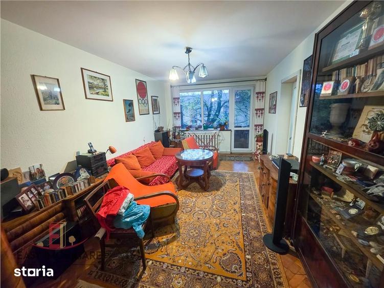 Apartament cu 3 camere decomandat în 22 Decembrie 1989