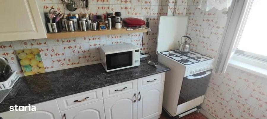 Apartament cu 4 camere decomandat în Grivița