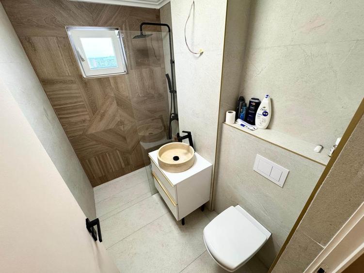 Apartament cu 2 camere decomandat în Podu Roș