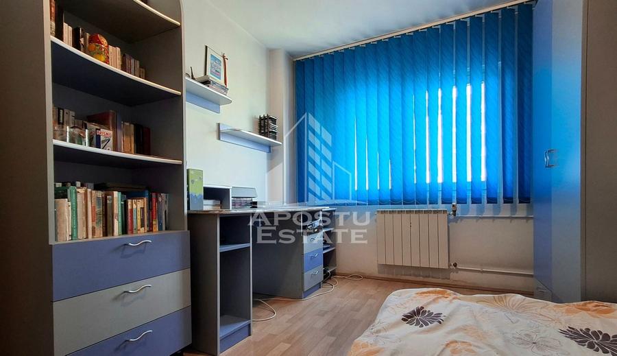 Apartament cu 4 camere semidecomandat, mobilat în Micălaca