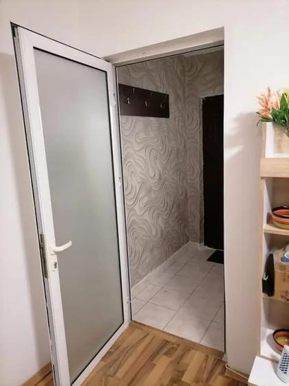 Garsonieră decomandată în Vest