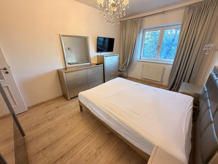 Apartament cu 3 camere decomandat în Muncii