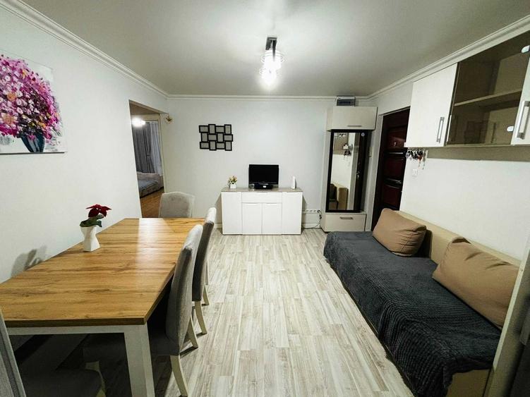 Apartament cu 3 camere decomandat în Baba-Dochia
