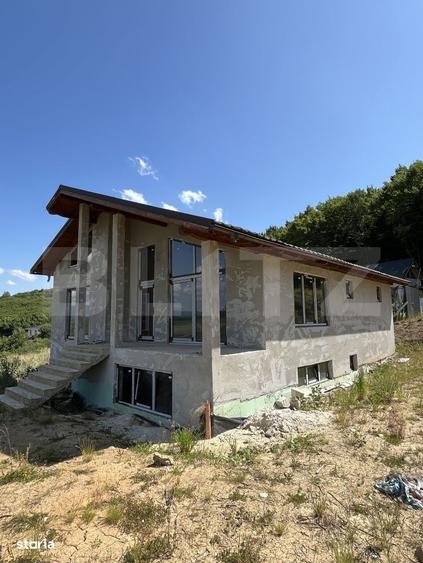 Casă cu 4 camere cu Teren 1000 Mp în Teaca