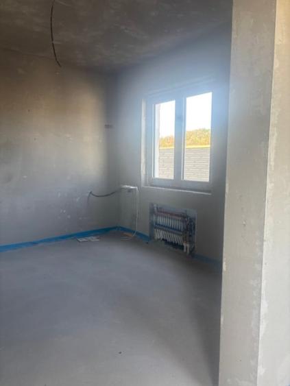 Casă individuală cu 4 camere cu Canalizare în Est