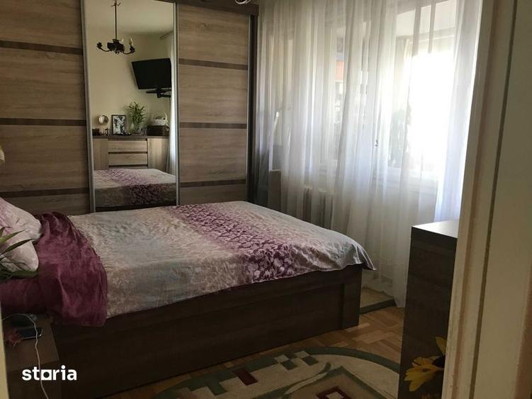 Apartament cu 3 camere semidecomandat, mobilat în 1 Mai
