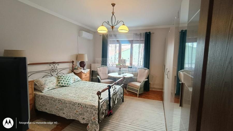 Apartament cu 3 camere semidecomandat, mobilat în Central