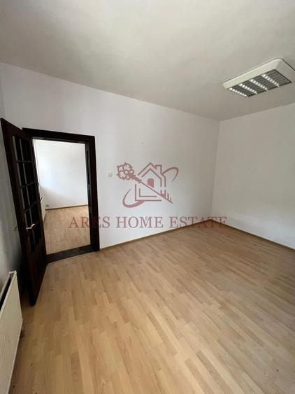 Casă individuală cu 6 camere cu Canalizare în Sânandrei