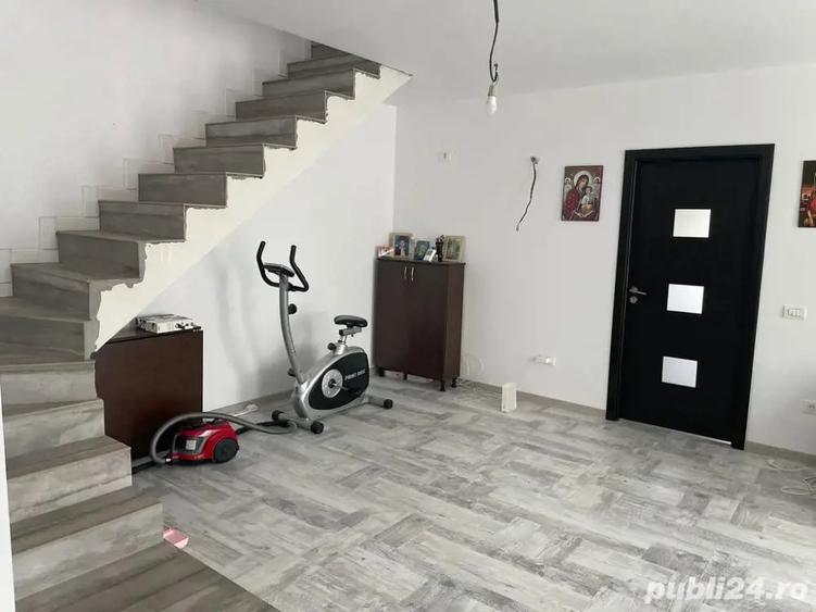 Casă cu 4 camere în Glina