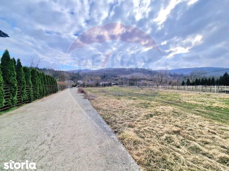Teren de 2286 mp, în Mărgineni