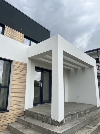 Casă cu 4 camere în Bariera Vâlcii