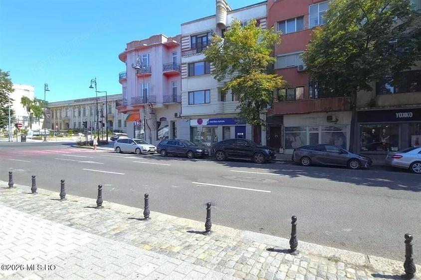 Apartament cu 5 camere semidecomandat în Central