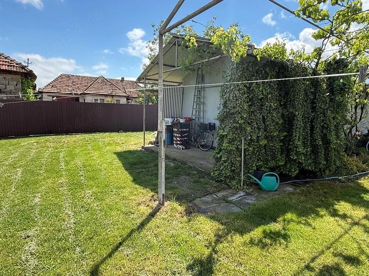 Casă cu Teren 1439 Mp în Central