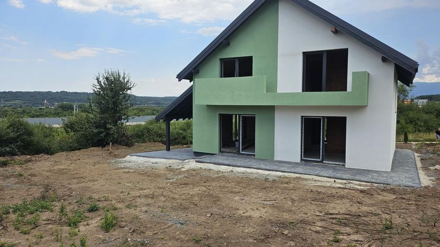 Casă cu 4 camere în Șelimbăr