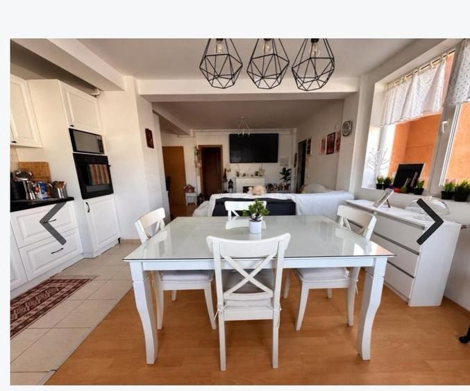 Apartament cu 3 camere semidecomandat în Dumbrăvița