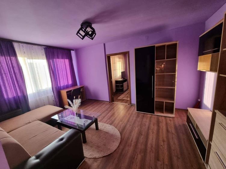 Apartament cu 2 camere semidecomandat în Podu Roș