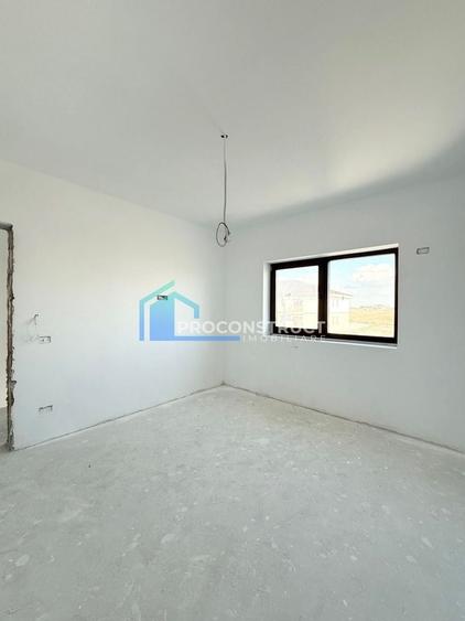 Duplex cu 4 camere cu Canalizare în Moșnița Nouă