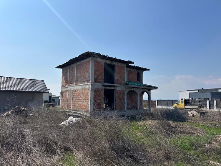 Casă individuală cu 5 camere cu Teren 426 Mp în Vânători